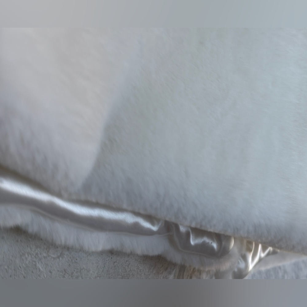 Women’s Elegant White Faux Fur Bridal Cape w/Brooch Accents, One Size Fits Most - Picture 4 of 10